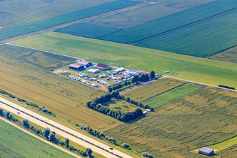 Vue aérienne de Aéroport Dingolfing à le quartier Höll in Dingolfing dans le département Bavière, Allemagne