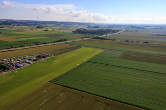 Photographie aérienne de Aéroport Dingolfing à le quartier Höll in Dingolfing dans le département Bavière, Allemagne