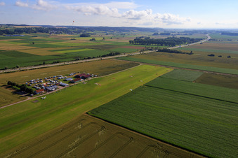 Vue oblique de Aéroport Dingolfing à le quartier Höll in Dingolfing dans le département Bavière, Allemagne