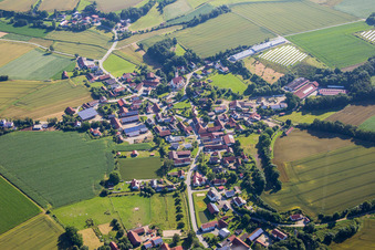 Vue aérienne de Quartier Hadersbach in Geiselhöring dans le département Bavière, Allemagne