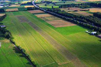 Vue aérienne de Piste de l'aéroport Heppenheim EDEP à Heppenheim dans le département Hesse, Allemagne