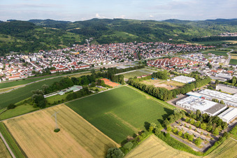 Vue aérienne de Sur la Bergstrasse à Laudenbach dans le département Bade-Wurtemberg, Allemagne