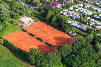 Vue aérienne de Club de tennis 1965 Hemsbach eV et camping Wiesensee à Laudenbach dans le département Bade-Wurtemberg, Allemagne