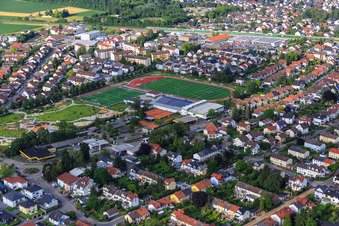 Vue aérienne de Stade du Sportgemeinde Hemsbach 1912 eV, Hans-Michel-Halle et alla hopp! installation et Bürgerpark Hemsbach à Hemsbach dans le département Bade-Wurtemberg, Allemagne