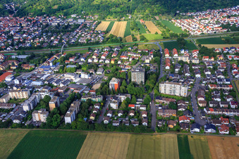 Vue aérienne de Immeubles d'appartements sur Gutenbergstraße et Thomastr à Hemsbach dans le département Bade-Wurtemberg, Allemagne