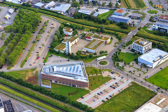 Vue aérienne de Zone industrielle dans le parc technologique avec Freudenberg Home & Cleaning Solutions GmbH à Weinheim dans le département Bade-Wurtemberg, Allemagne