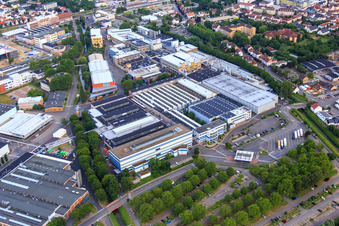 Vue aérienne de Nora Systems GmbH et Freudenberg Sealing Technologies à Weinheim dans le département Bade-Wurtemberg, Allemagne