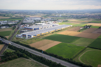 Vue aérienne de Zone industrielle et implantation d'entreprise sur l'A5 be4work GmbH à Heddesheim dans le département Bade-Wurtemberg, Allemagne