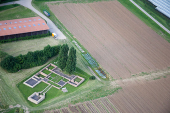 Vue aérienne de Domaine romain Villa Rustika à le quartier Großsachsen in Hirschberg an der Bergstraße dans le département Bade-Wurtemberg, Allemagne