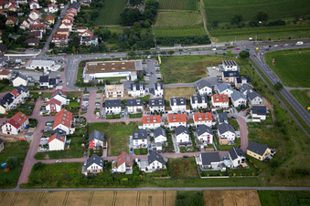 Vue aérienne de Rue des Frères Grimm à le quartier Großsachsen in Hirschberg an der Bergstraße dans le département Bade-Wurtemberg, Allemagne