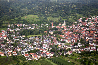 Vue aérienne de Du nord-ouest à le quartier Leutershausen in Hirschberg an der Bergstraße dans le département Bade-Wurtemberg, Allemagne
