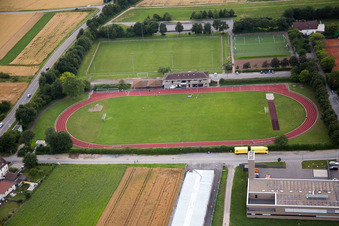 Vue aérienne de Terrains de sport de FV 1922 Leutershausen eV à le quartier Leutershausen in Hirschberg an der Bergstraße dans le département Bade-Wurtemberg, Allemagne