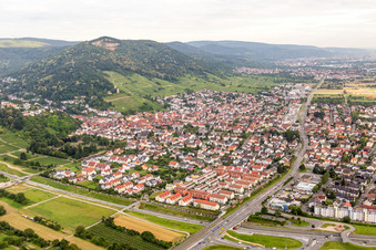 Vue aérienne de Vue des rues et des maisons dans les quartiers résidentiels à Schriesheim dans le département Bade-Wurtemberg, Allemagne