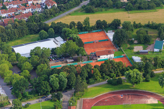 Vue aérienne de Courts de tennis et salle de tennis du Tennisclub Schriesheim eV à Schriesheim dans le département Bade-Wurtemberg, Allemagne