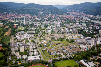 Vue aérienne de Terrain de l'hôpital de la clinique principale, clinique neurologique, centre national des maladies tumorales – clinique universitaire de radiologie NCT dans le district de Handschuhsheimer Feld à le quartier Neuenheim in Heidelberg dans le département Bade-Wurtemberg, Allemagne