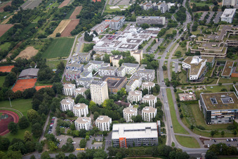 Vue aérienne de Résidence étudiante Résidence étudiante INF 681 et Centre d'études internationales (ISZ) dans le quartier de Handschuhsheimer Feld à le quartier Klausenpfad-Süd in Heidelberg dans le département Bade-Wurtemberg, Allemagne