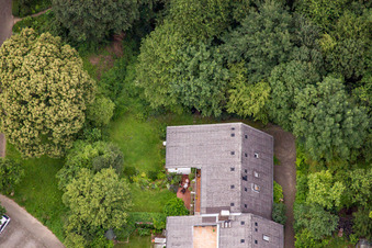 Vue aérienne de Bothestraße à le quartier Emmertsgrund in Heidelberg dans le département Bade-Wurtemberg, Allemagne
