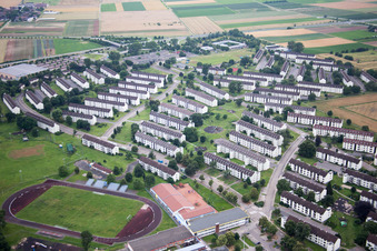 Vue aérienne de Ancienne caserne américaine, maintenant BAMF à le quartier Patrick Henry Village in Heidelberg dans le département Bade-Wurtemberg, Allemagne