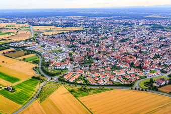 Vue aérienne de Rue Eppelheimer à Plankstadt dans le département Bade-Wurtemberg, Allemagne