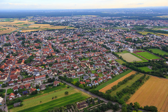 Vue aérienne de Rue Grenzhöfer à Plankstadt dans le département Bade-Wurtemberg, Allemagne