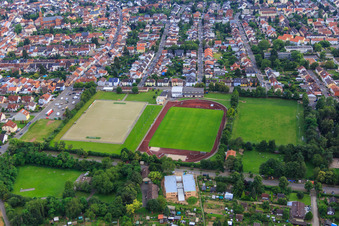 Vue aérienne de Terrains de sport du TSG Eintracht Plankstadt à Plankstadt dans le département Bade-Wurtemberg, Allemagne