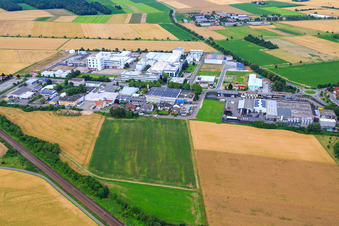 Vue aérienne de Zone industrielle de la Brauereistraße avec les brasseries Corden Pharma GmbH et Weldebräu GmbH&Co.KG à Plankstadt dans le département Bade-Wurtemberg, Allemagne