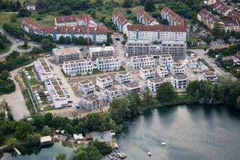 Vue aérienne de Nouvelle zone de développement Atterseestraße au bord du lac Rheinau à le quartier Rheinau in Mannheim dans le département Bade-Wurtemberg, Allemagne