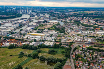 Vue aérienne de Port du Rhin à le quartier Rheinau in Mannheim dans le département Bade-Wurtemberg, Allemagne