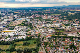 Photographie aérienne de Port du Rhin à le quartier Rheinau in Mannheim dans le département Bade-Wurtemberg, Allemagne