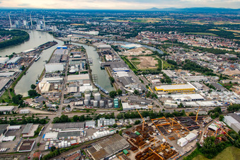 Vue aérienne de Port à le quartier Rheinau in Mannheim dans le département Bade-Wurtemberg, Allemagne