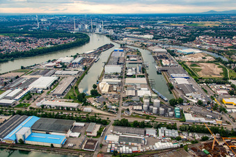 Vue aérienne de Port à le quartier Rheinau in Mannheim dans le département Bade-Wurtemberg, Allemagne