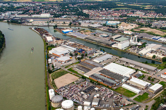 Vue oblique de Port du Rhin à le quartier Rheinau in Mannheim dans le département Bade-Wurtemberg, Allemagne