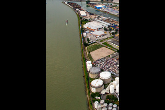Port du Rhin à le quartier Rheinau in Mannheim dans le département Bade-Wurtemberg, Allemagne hors des airs