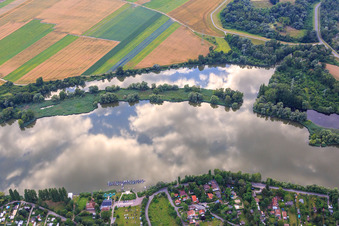 Photographie aérienne de Amarrage du bateau SAV Altrip sur le Neuhofener Altrhein à Altrip dans le département Rhénanie-Palatinat, Allemagne