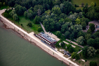 Vue aérienne de Zones côtières sur la plage de sable du Rhein-Strandbad à le quartier Niederfeld in Mannheim dans le département Bade-Wurtemberg, Allemagne