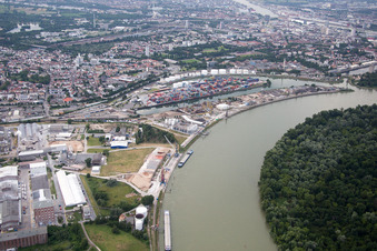 Vue aérienne de Kaiserwörthhafen à le quartier Mundenheim in Ludwigshafen am Rhein dans le département Rhénanie-Palatinat, Allemagne