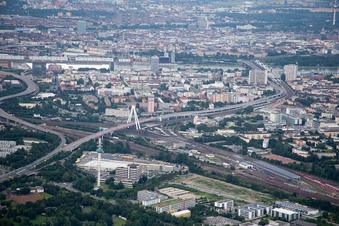Vue aérienne de Station de métro à le quartier Mundenheim in Ludwigshafen am Rhein dans le département Rhénanie-Palatinat, Allemagne
