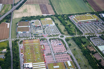 Vue aérienne de Bauhaus à le quartier Oggersheim in Ludwigshafen am Rhein dans le département Rhénanie-Palatinat, Allemagne
