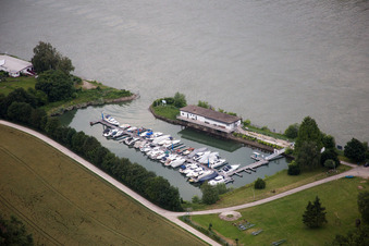 Vue aérienne de Port de plaisance sur le Rhin à Worms dans le département Rhénanie-Palatinat, Allemagne