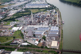 Vue aérienne de Synthomer Allemagne à Worms dans le département Rhénanie-Palatinat, Allemagne