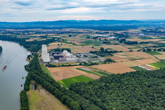 Centrale nucléaire à le quartier Wattenheim in Biblis dans le département Hesse, Allemagne depuis l'avion