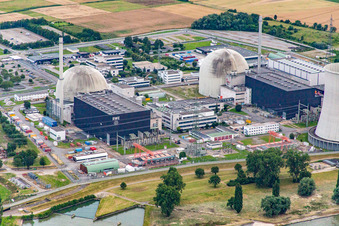 Enregistrement par drone de Centrale nucléaire à le quartier Wattenheim in Biblis dans le département Hesse, Allemagne
