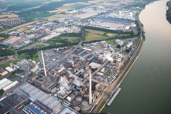 Synthomer Allemagne à Worms dans le département Rhénanie-Palatinat, Allemagne d'en haut