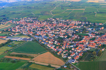 Vue aérienne de NISBAU GmbH à le quartier Großbockenheim in Bockenheim an der Weinstraße dans le département Rhénanie-Palatinat, Allemagne