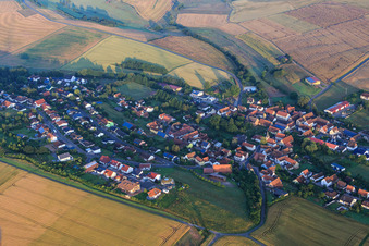 Photographie aérienne de Vue du village depuis le nord-est à Breunigweiler dans le département Rhénanie-Palatinat, Allemagne