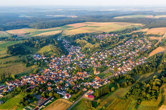 Vue aérienne de Champs agricoles et terres agricoles à Sippersfeld dans le département Rhénanie-Palatinat, Allemagne