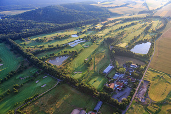Terrain de golf du Golfclub am Donnersberg eV à Imsbach dans le département Rhénanie-Palatinat, Allemagne hors des airs