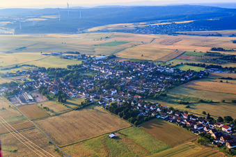 Vue aérienne de Vue de la ville depuis le nord-ouest à Börrstadt dans le département Rhénanie-Palatinat, Allemagne