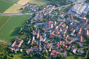 Vue aérienne de Village près d'Alzey-Worms à Bornheim dans le département Rhénanie-Palatinat, Allemagne