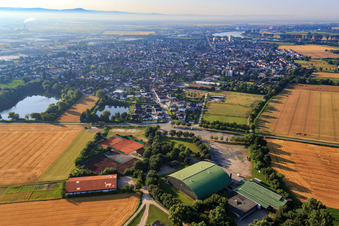 Vue aérienne de Salle de sport et club de tennis 1991 Biebesheim e. V., cabane à barbecue Biebesheim à Biebesheim am Rhein dans le département Hesse, Allemagne